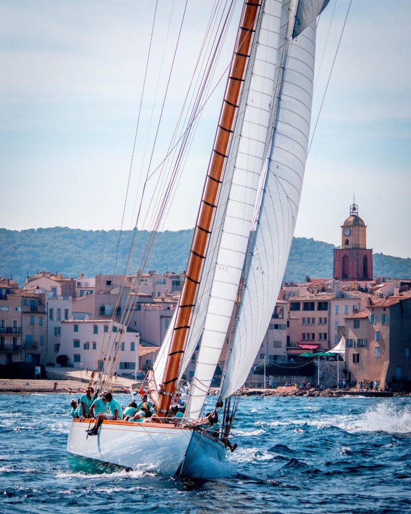 Voilier Mariella devant Saint-Tropez